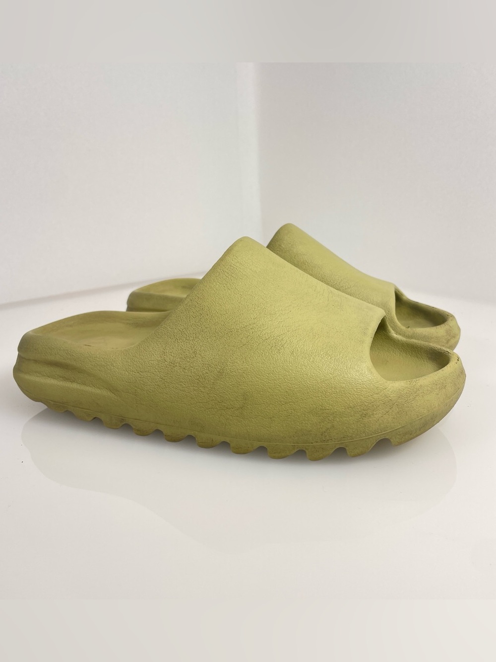 ADIDAS Yeezy Slide Resin Size 8